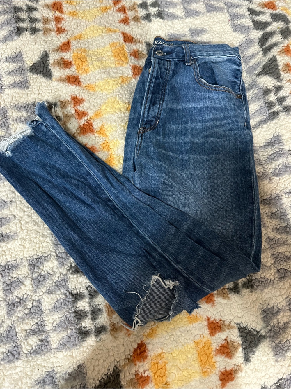 American Eagle Women’s Size 6 Distressed Skinny Jeans Dark Wash Ripped Denim